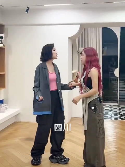 庄法现场教学唐艺昕沉浸式复刻环球小姐经典名场面，简直不要太好笑