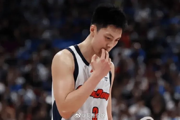 胡明轩计划如何治疗膝盖伤病？下个赛季能恢复健康吗？