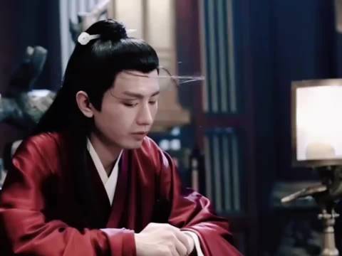 爱从来不高级，它只是被反复说出来， 说出来，并且一遍又一遍的重复