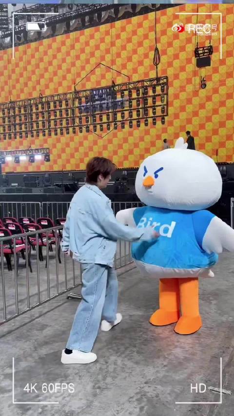张远远行巡回演唱会 原来那个视频的创意是远远想出来 远远真的好懂我们