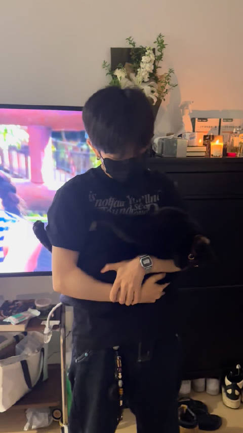 一挤就会叫的黑豹（没有在虐猫）