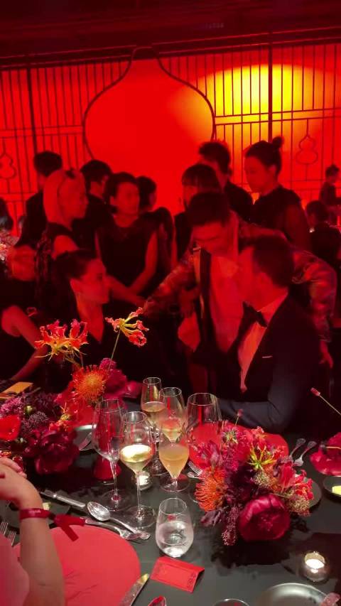 张柏芝黑裙高珠亮相，生图状态绝佳展成熟韵味