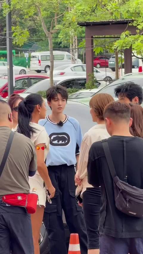 王俊凯冻龄少年感依旧，沉淀成长温柔蜕变