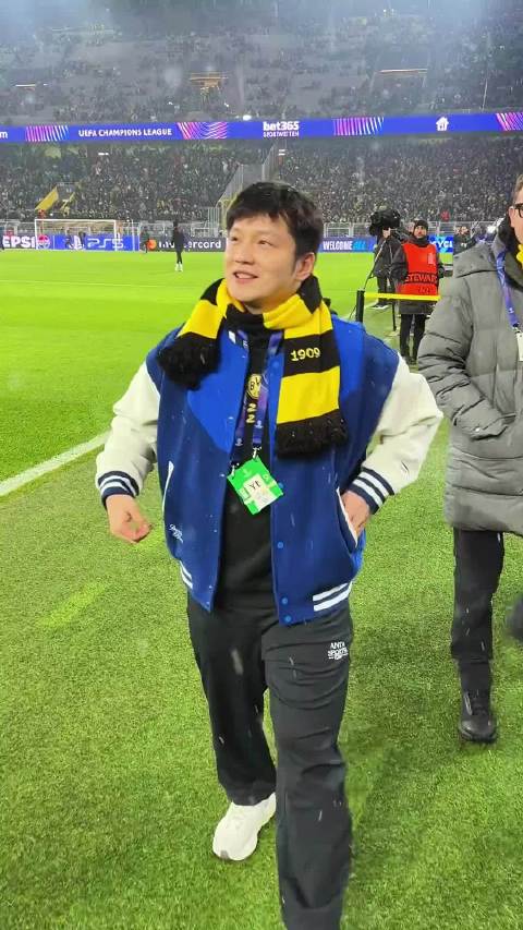 波尔携新书抵京，书中提及与樊振东赛场交手