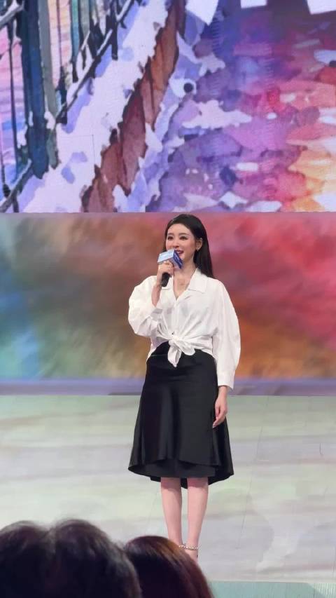 张天爱亮相发布会，分享她与哈尔滨的故事