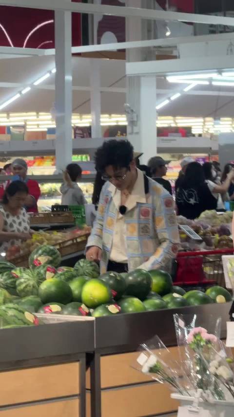 网友清迈偶遇黄晓明拍摄中餐厅