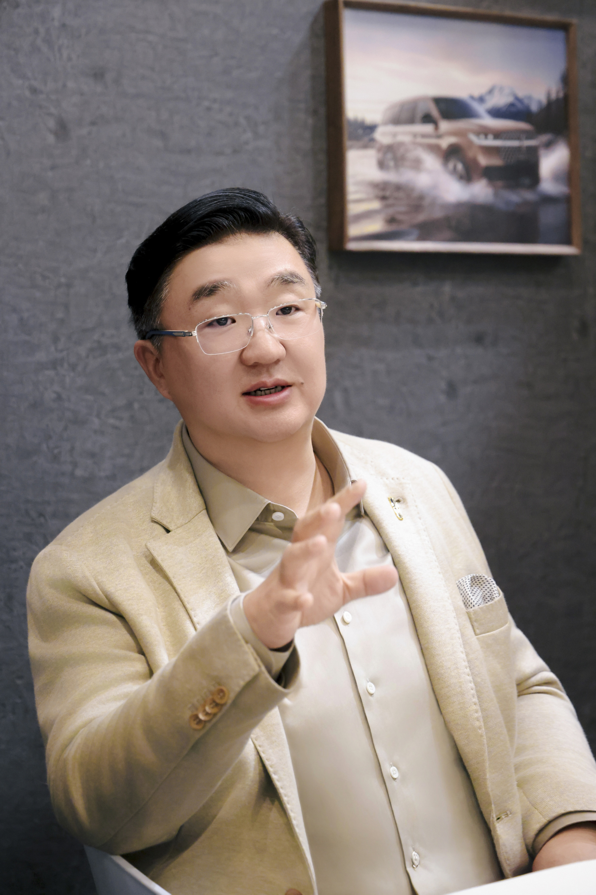 车展季·大咖说 | 林肯中国贾鸣镝：电动化转型慢不一定是坏事，不会为了赶进度违背客观开发规律 | 每经网