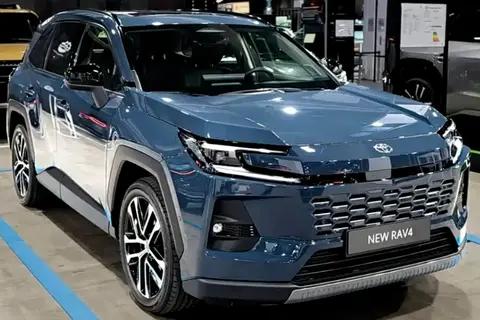 全新 RAV4 插混版 ，320 马力 + 80km 纯电，14 英寸大屏科技感拉满
