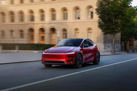 2026 款 Model Y 高性能版大改：赛道模式没了，但日常开更爽了