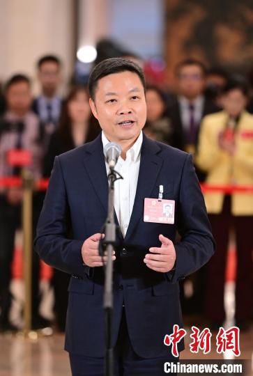 何小鹏:计划2026年量产分体式飞行汽车“陆地航母”