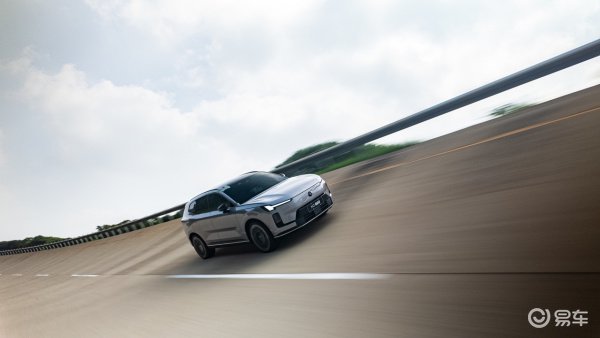 沃尔沃XC70XC60以燃油版和轻混版为主力