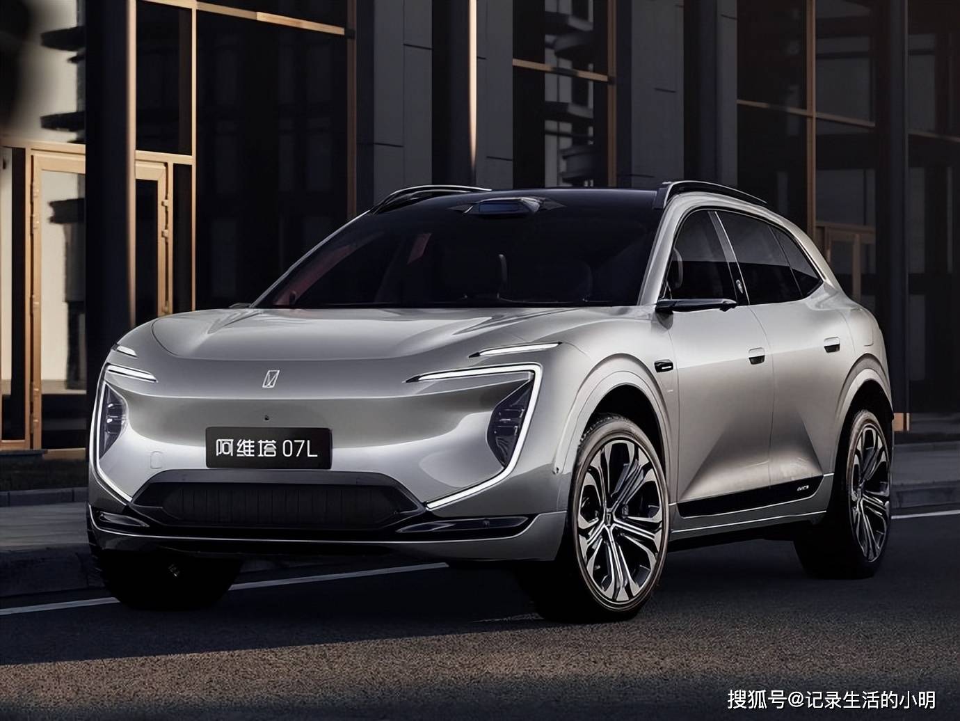 阿维塔 07L 申报：轴距 2990mm + 三电机千匹动力，家庭 SUV 再升级_汽车