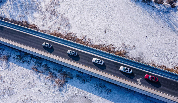 “雪地撒欢”，纯电BMW i3照样轻松拿捏-手机新民网