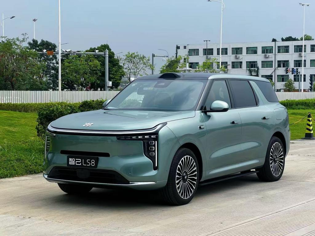 广州实地试驾智己 LS8:当旗舰 SUV,开始回归「好开」本质