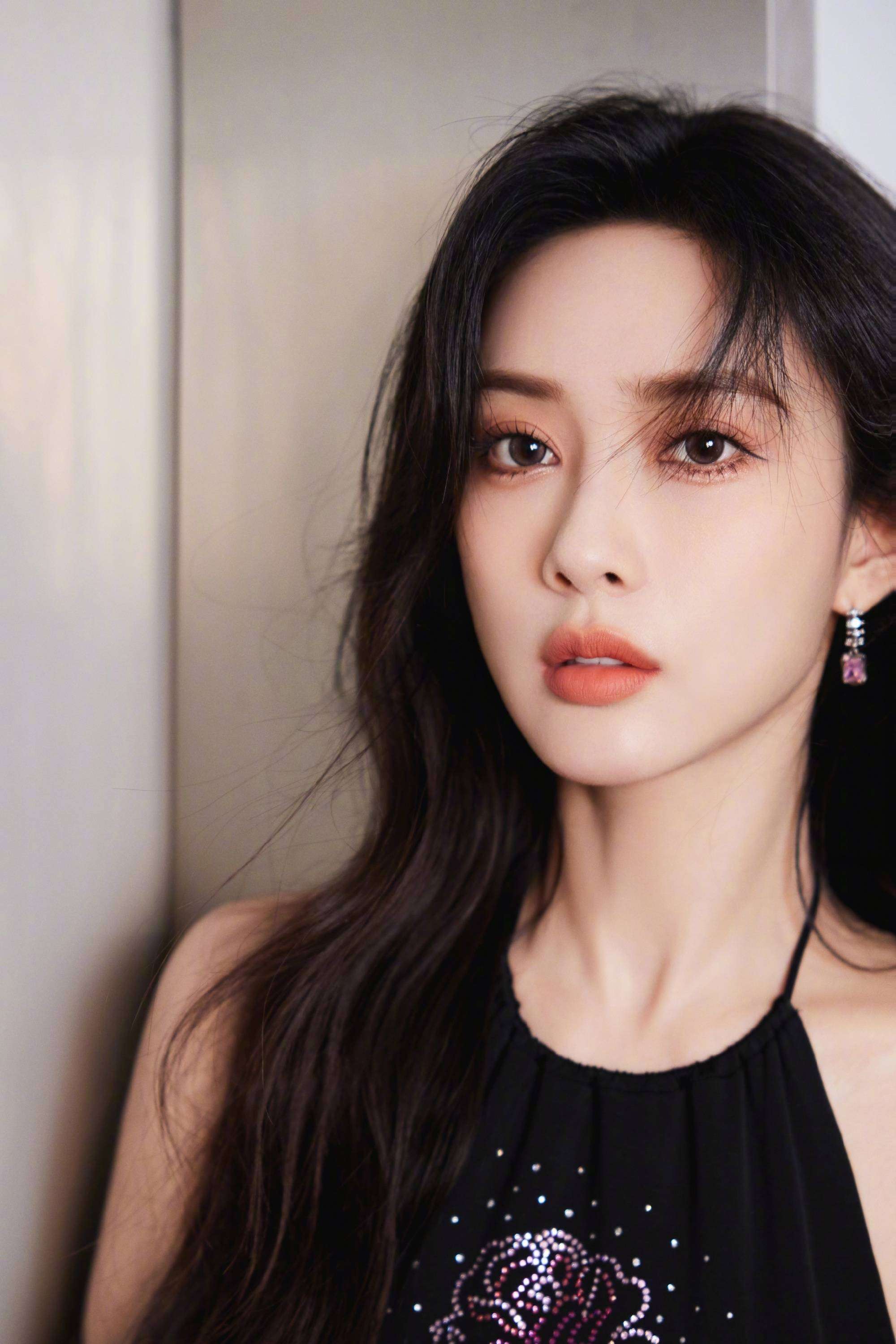 从全网黑到顶流女星孟子义用十年逆袭证明娱乐圈最硬的通行证是做自己的勇气
