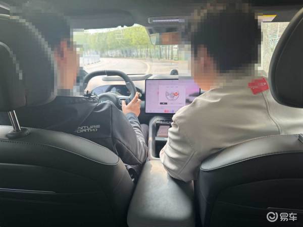 ZEEKR 007智能泊车辅助功能表现突出