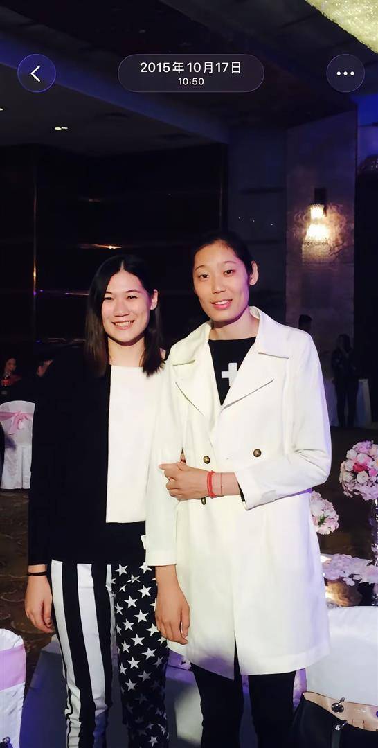 朱婷王云蕗时隔多年再同框：真正的顶级友谊，是各自登顶后依然能笑着拥抱彼此