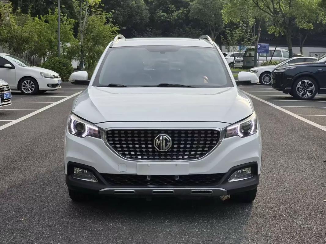 MG ZS家族为啥成销冠?10万级小型SUV,家用+代步双属性实测解析