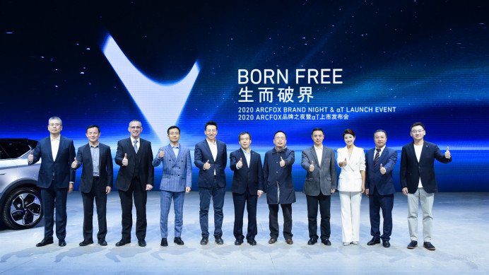 生而破界 ARCFOX极狐首款量产车αT上市售价24.19-31.99万_汽车_中国江苏网