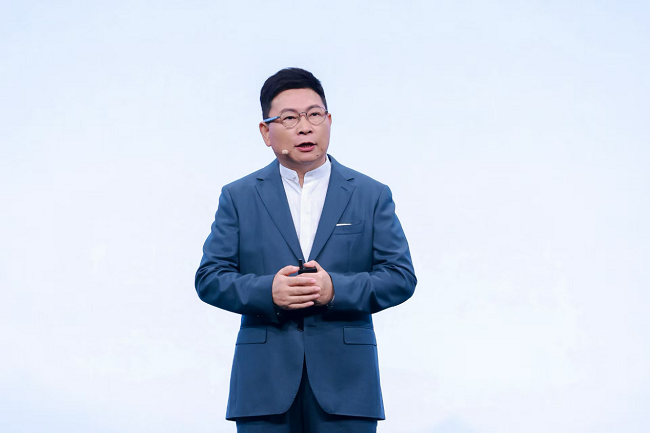 华为DriveONE全新中文品牌“华为智擎”正式发布，持续引领新能源汽车电动化升级 — 新京报