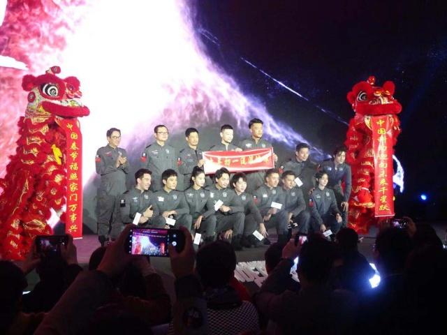 《流浪地球》全球首映,吴京被导演“骗去”客串,刘慈欣如何评价