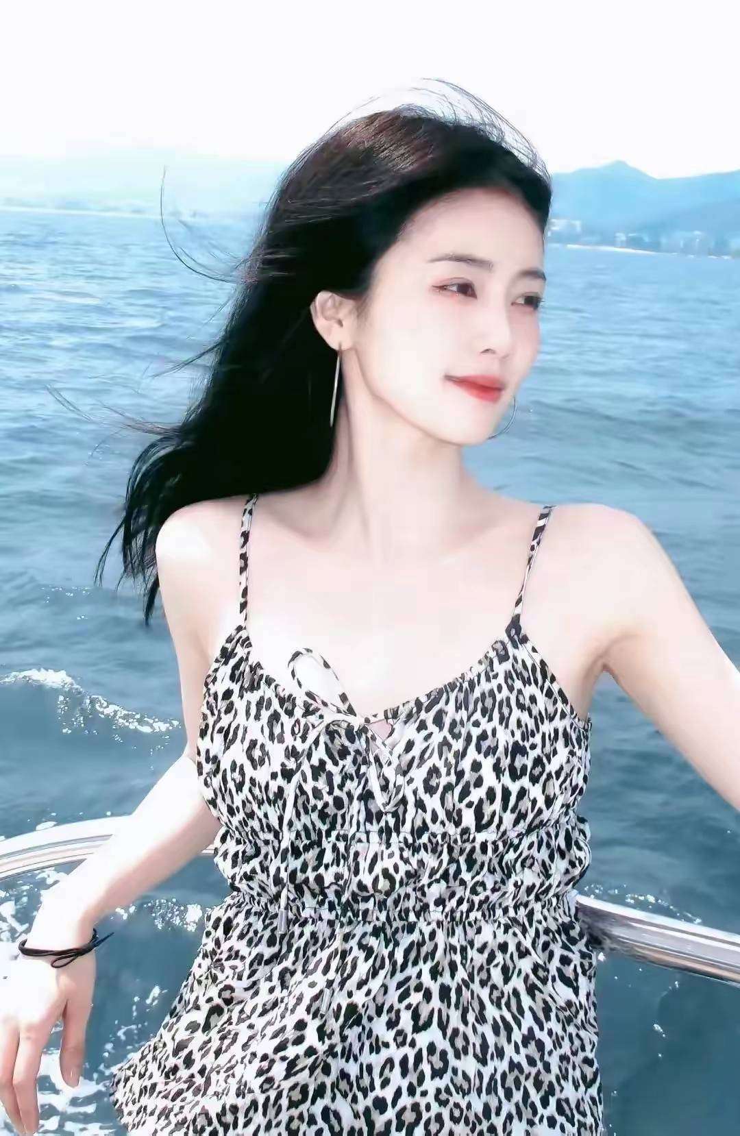 从日薪300元模特到顶流扛剧女王 白鹿十年逆袭成内娱中流砥柱