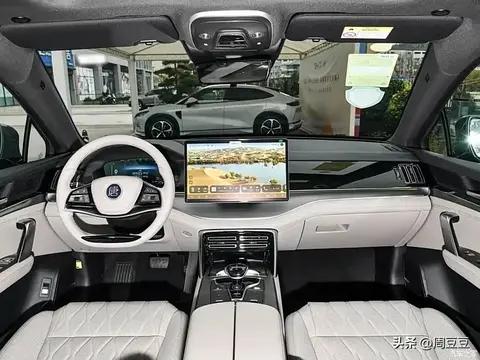 选六座新能源 SUV 别瞎买!这几款车把续航、空间、智能玩明白了!
