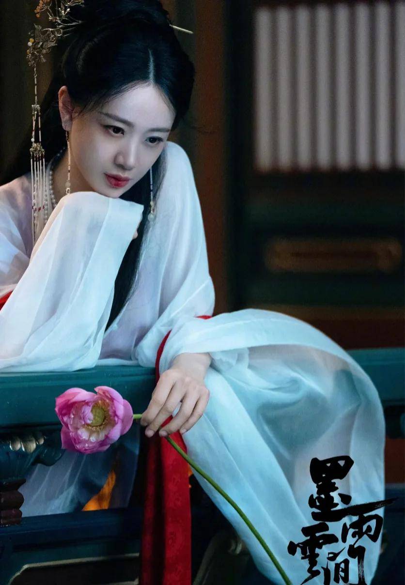 于正终于发长文夸白鹿了,对比白鹿和李梦,差距就出来了