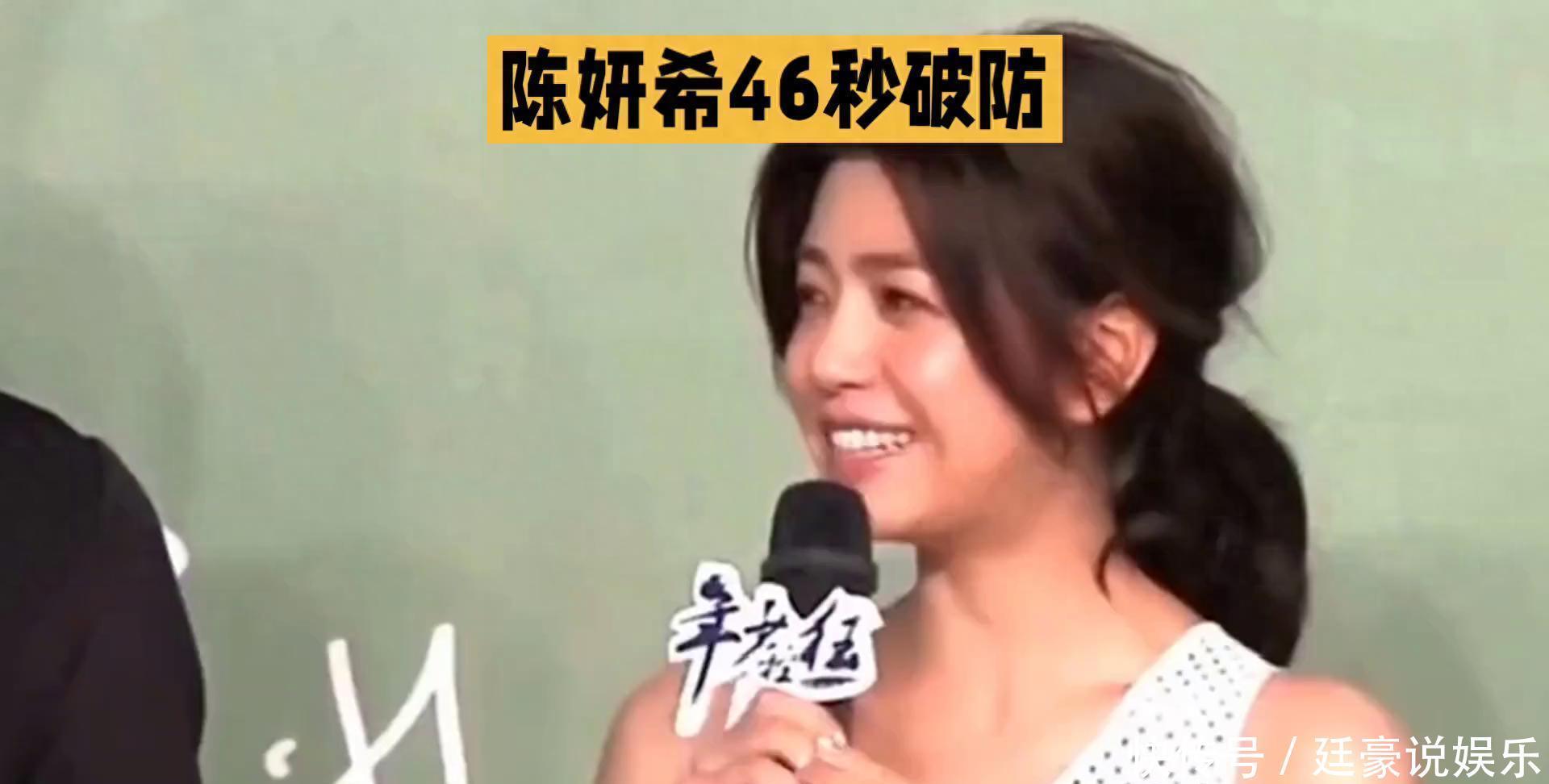 快乐少女与麦克风相伴，甜蜜时刻定格! - 360娱乐