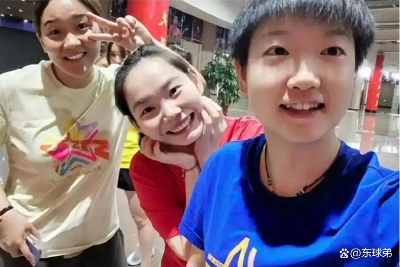 正式退出国乒，担任孙颖莎陪练，孙铭阳1年的收入有多少钱？