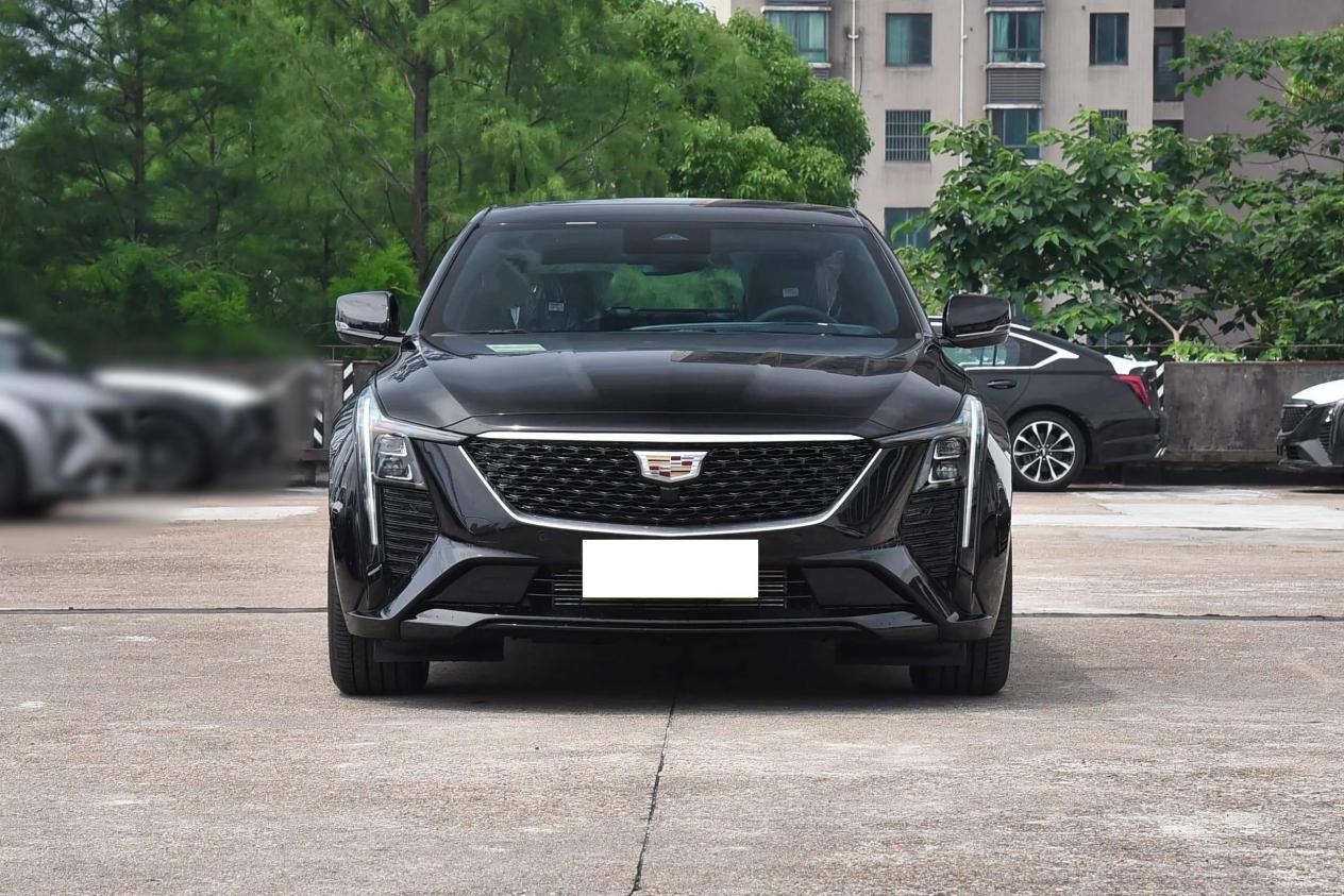 同为B级燃油轿车,凯迪拉克CT5和迈腾