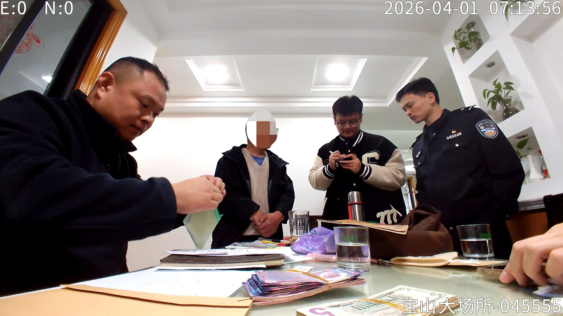 抓捕嫌疑人現場。上海警方供圖