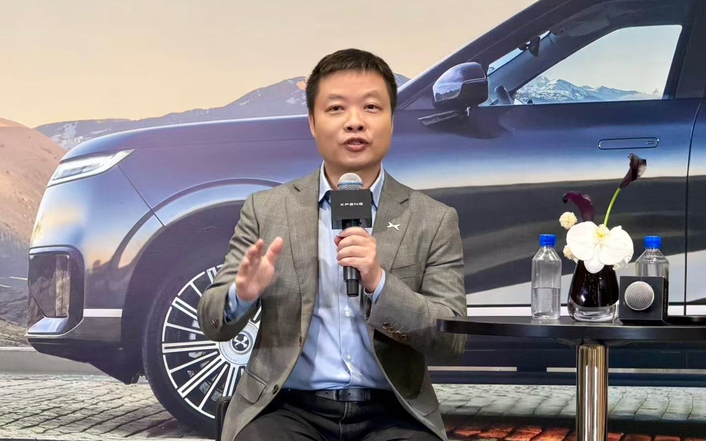 对话何小鹏:要思考如何用AI思维造车