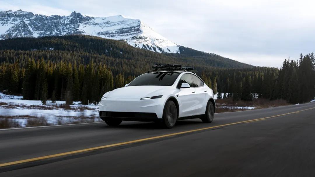 特斯拉廉价版 Model Y 内饰近距离实拍,这质感好何?