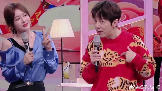 秦岚太懂何炅了，知道他博爱所有人，更心疼他忽略自己