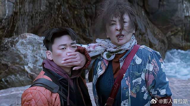 黄渤整天悠闲找信号，宝强却累死累活找吃食，太气人了