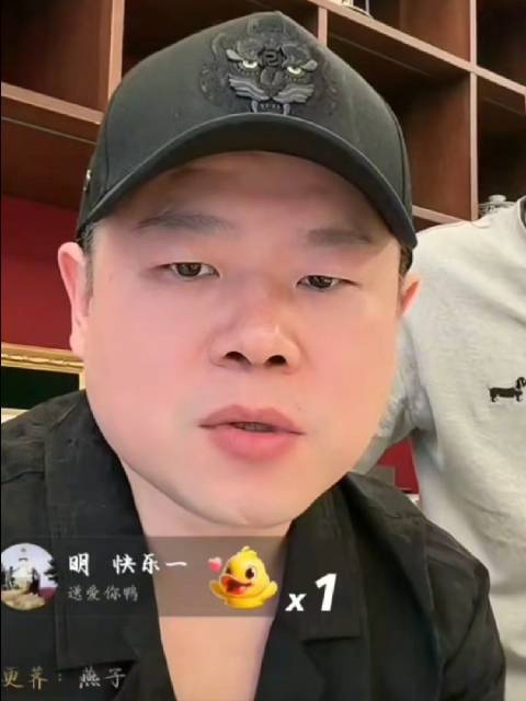 雷佳音酒后磕头拜师岳云鹏，佟丽娅现场记录全程