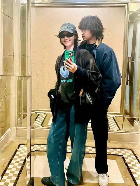 白百合42岁长子18岁被赞似姐弟,育儿方式因年龄差异显现不同