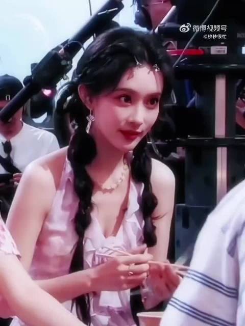 孟子义幕后嗦粉也太香了，想和姐姐一起吃粉！期待这个你好星期六