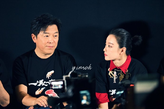 黄渤和倪妮在首映礼上即兴跳拉丁舞，具体是在什么场合发生的？