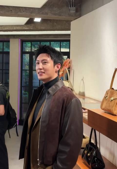 黄景瑜微博正式更名，去掉Johnny前缀