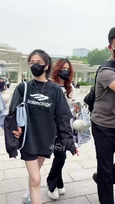 白鹿赴邯郸录制跑男状态佳
