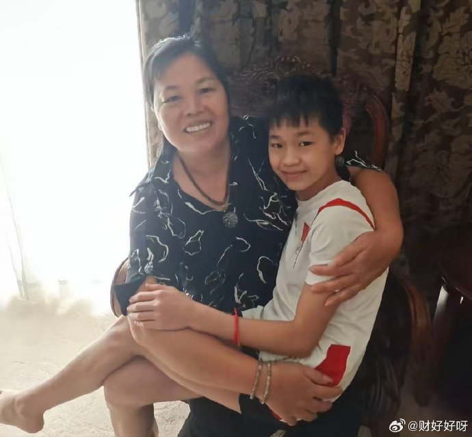 全红婵在东京奥运会后说过想赚钱给妈妈治病，她后来是如何兑现这个承诺的？