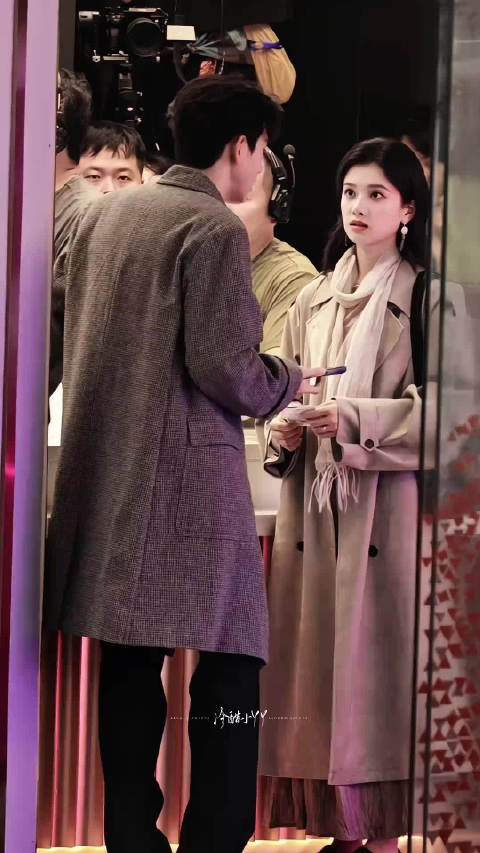 至今没有人知道孟弗渊有多少套衣服