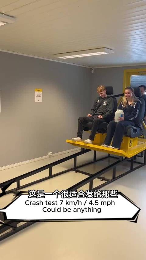 驾校学员毕业前体验110时速高速碰撞测试