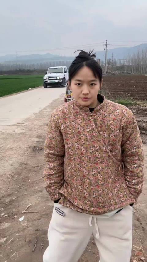 狙击手瞄了半天决定把她音响打了