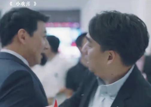 方圆自称认识区长引发关注