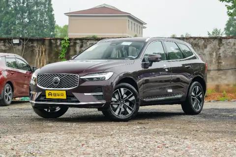 豪华中型SUV对比测评：凯迪拉克全新XT5与沃尔沃XC60谁更值？