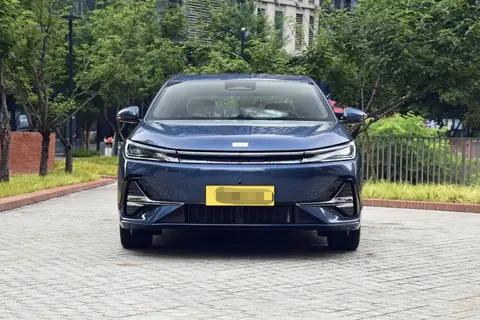 10.98万 VS 9.78万!差1万!比亚迪秦L DM-i 210km VS 吉利银河A7 150km