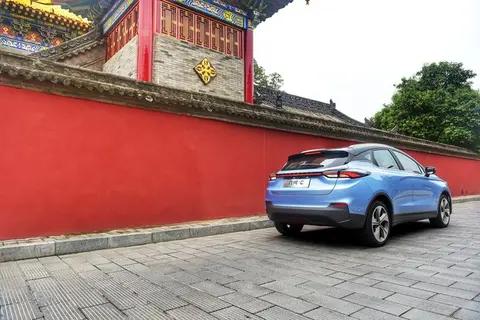 25万级SUV三国杀!小米YU7对标Model Y,丰田铂智7今日上市搅局?
